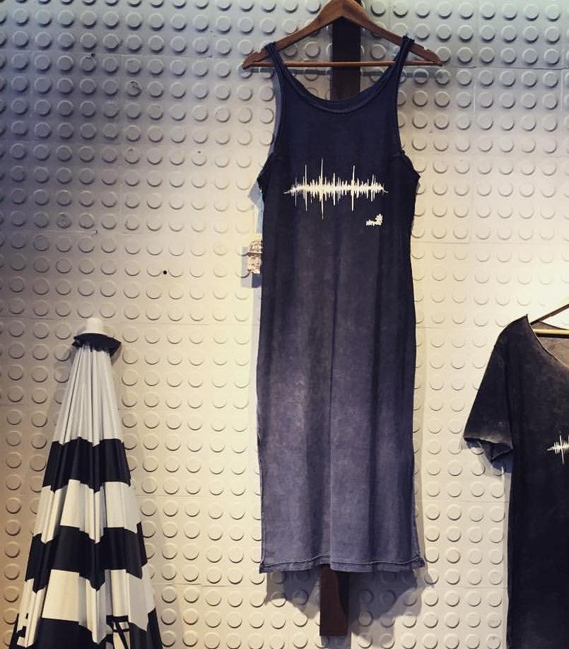 x Vestido Midi Sound Waves - Hippeei